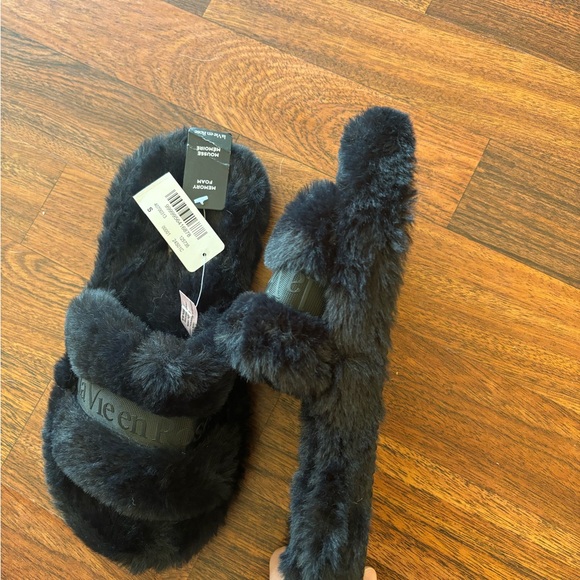 Black fuzzy memory foam slippers - Picture 2 of 2